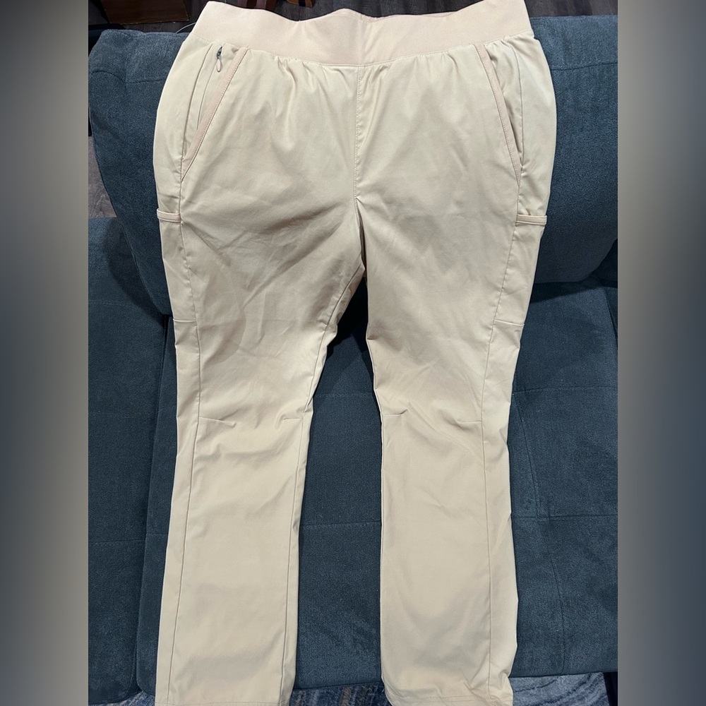 Columbia Women's Straight Leg Trail Pants Tan. NWOT